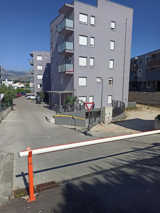 Cosy Apartment Terrano -Free Private Parking Split Bagian luar foto